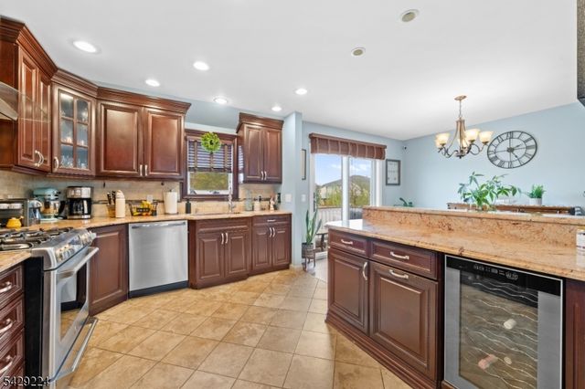 11 Barbara Dr, Clifton City, NJ 07013