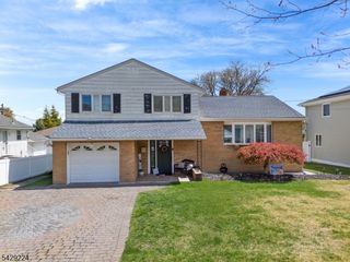11 Barbara Dr, Clifton City, NJ 07013