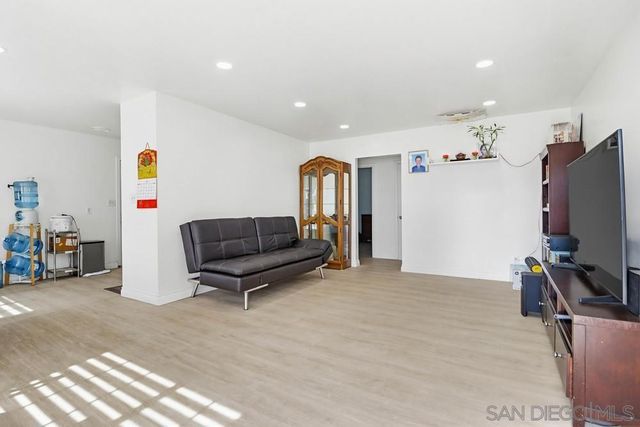 5436 Division St, San Diego, CA 92114