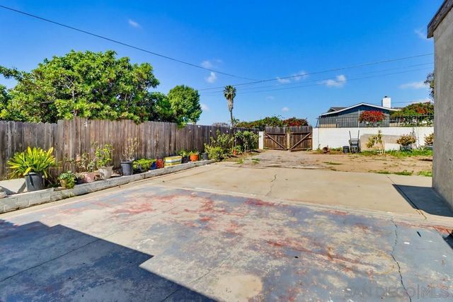5436 Division St, San Diego, CA 92114
