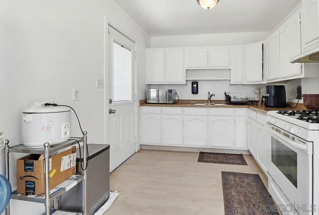 5436 Division St, San Diego, CA 92114