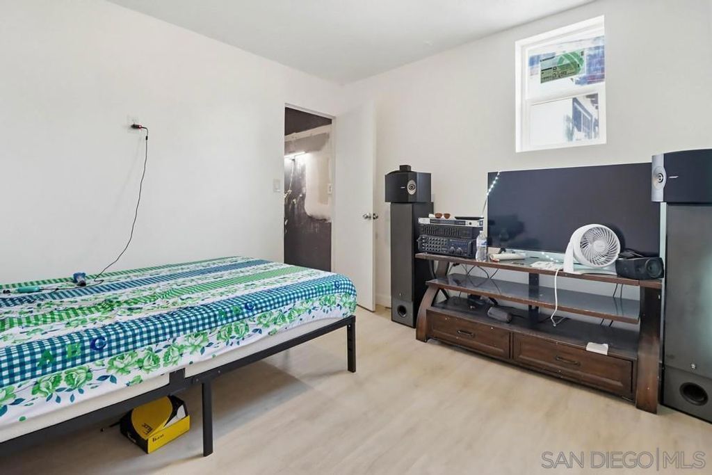 Image 28 of property listing at 5436 Division St, San Diego, CA 92114