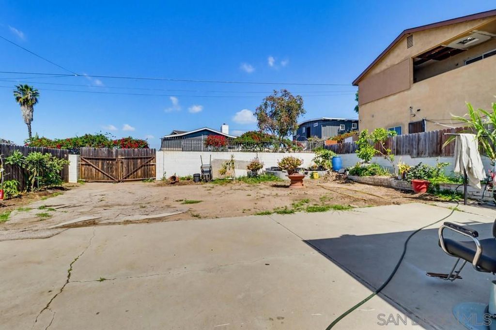 Image 32 of property listing at 5436 Division St, San Diego, CA 92114