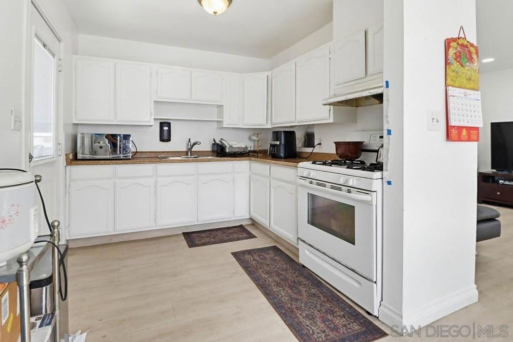 Image 7 of property listing at 5436 Division St, San Diego, CA 92114