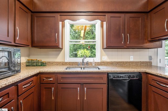 12 E Indian Trail, Taylors, SC 29687