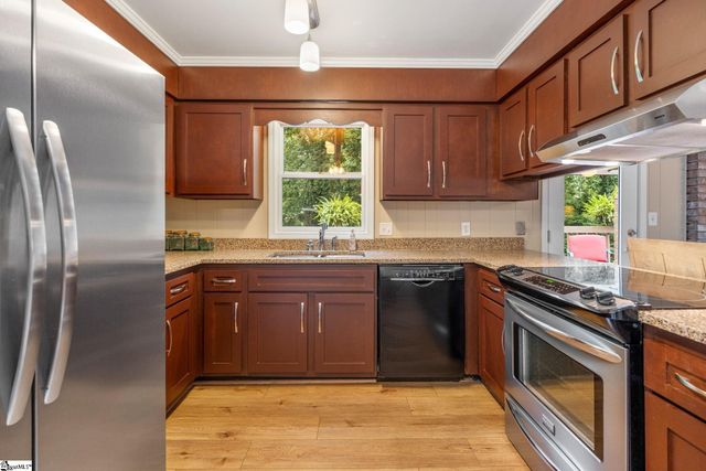 12 E Indian Trail, Taylors, SC 29687