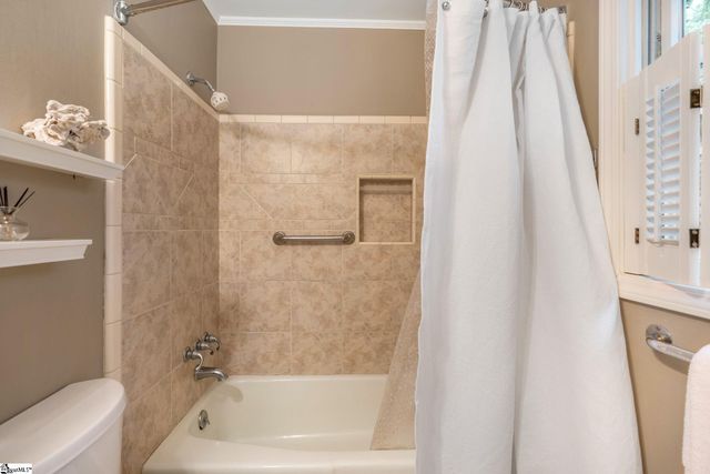 12 E Indian Trail, Taylors, SC 29687