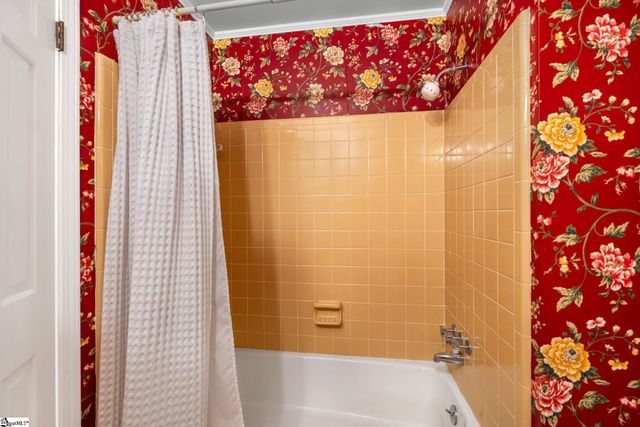 12 E Indian Trail, Taylors, SC 29687