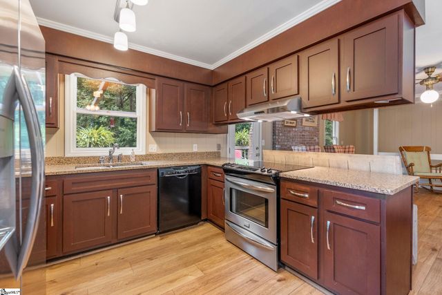 12 E Indian Trail, Taylors, SC 29687