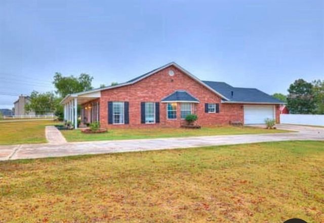 23 Lake Lane, Shawnee, OK 74804