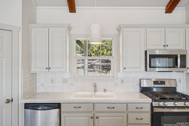 174 Cedar Rock Trail, Hunt, TX 78024