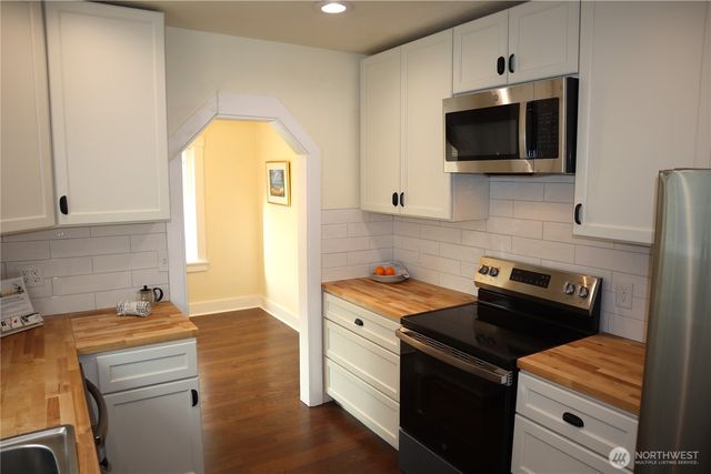 5229 S Thompson Avenue, Tacoma, WA 98408