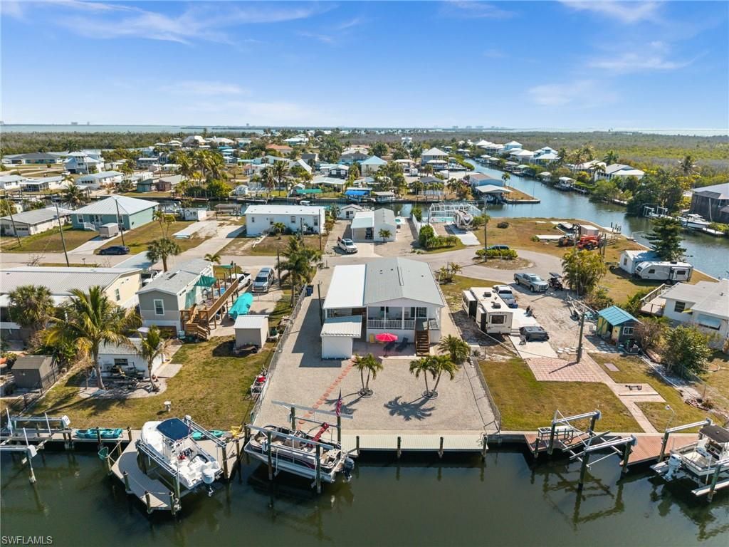 2705 Patterson CT, ST. JAMES CITY, FL 33956 — exterior