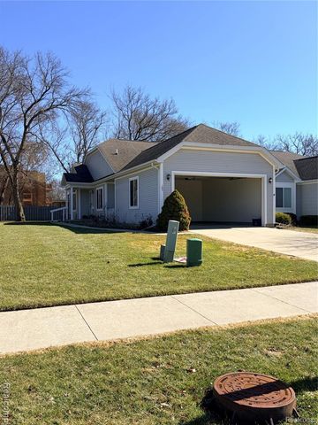 100 Aberdeen Drive 36, Flushing, MI 48433