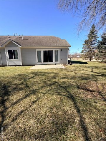 100 Aberdeen Drive 36, Flushing, MI 48433