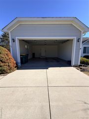 100 Aberdeen Drive 36, Flushing, MI 48433