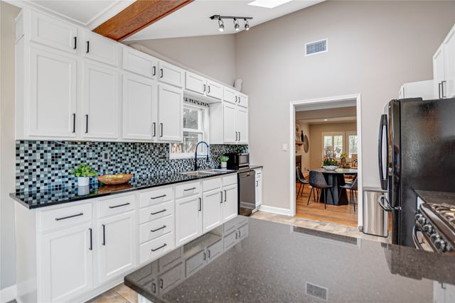 5423 Stoneleigh Avenue, Dallas, TX 75235