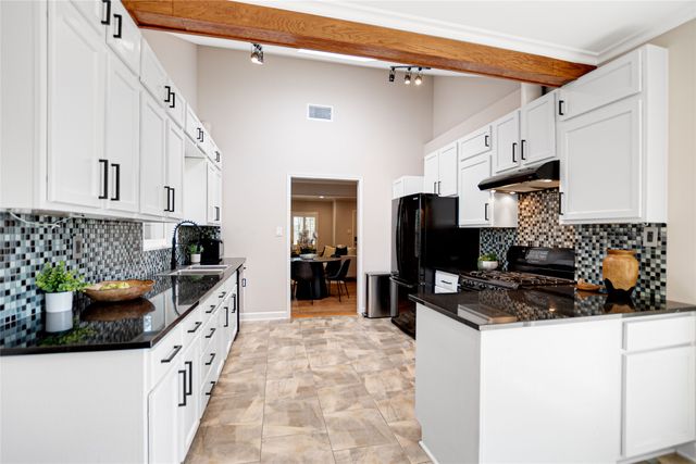 5423 Stoneleigh Avenue, Dallas, TX 75235