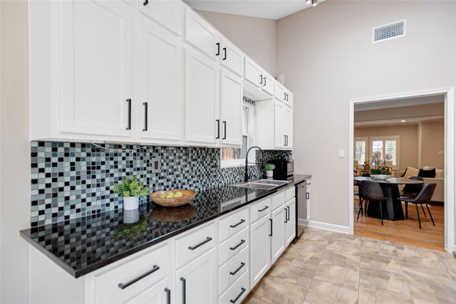 5423 Stoneleigh Avenue, Dallas, TX 75235