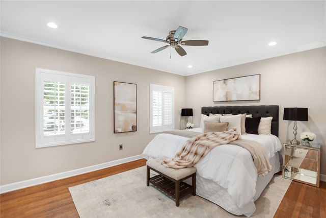 5423 Stoneleigh Avenue, Dallas, TX 75235