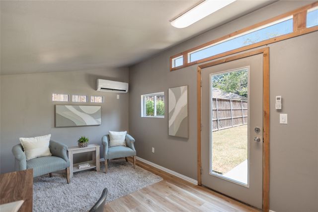 5423 Stoneleigh Avenue, Dallas, TX 75235