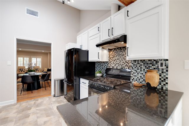 5423 Stoneleigh Avenue, Dallas, TX 75235