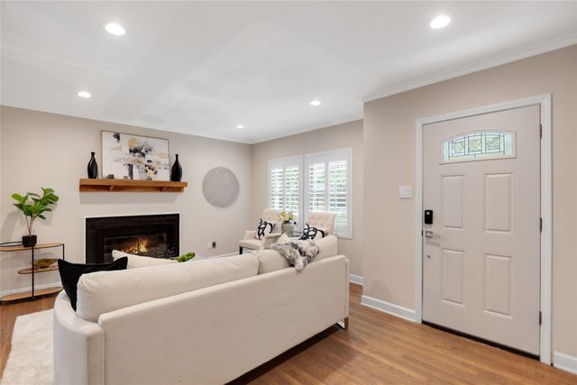 5423 Stoneleigh Avenue, Dallas, TX 75235