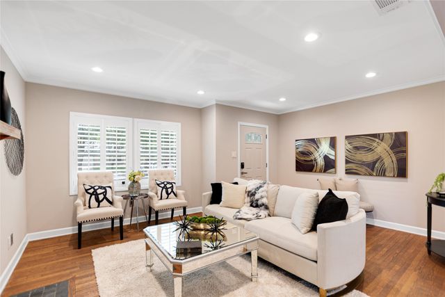 5423 Stoneleigh Avenue, Dallas, TX 75235