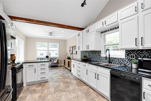 5423 Stoneleigh Avenue, Dallas, TX 75235