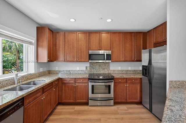 630 SE 15th St 5, Fort Lauderdale, FL 33316