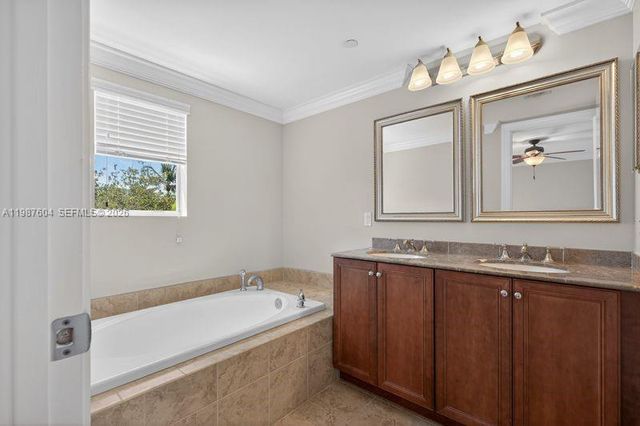 630 SE 15th St 5, Fort Lauderdale, FL 33316