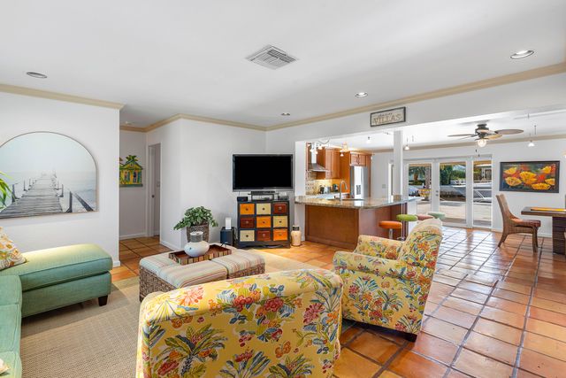 2330 NE 48th Street NE, Lighthouse Point, FL 33064