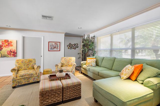 2330 NE 48th Street NE, Lighthouse Point, FL 33064