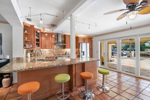 2330 NE 48th Street NE, Lighthouse Point, FL 33064