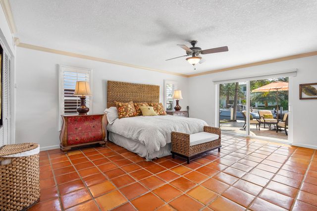 2330 NE 48th Street NE, Lighthouse Point, FL 33064