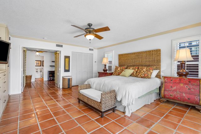 2330 NE 48th Street NE, Lighthouse Point, FL 33064