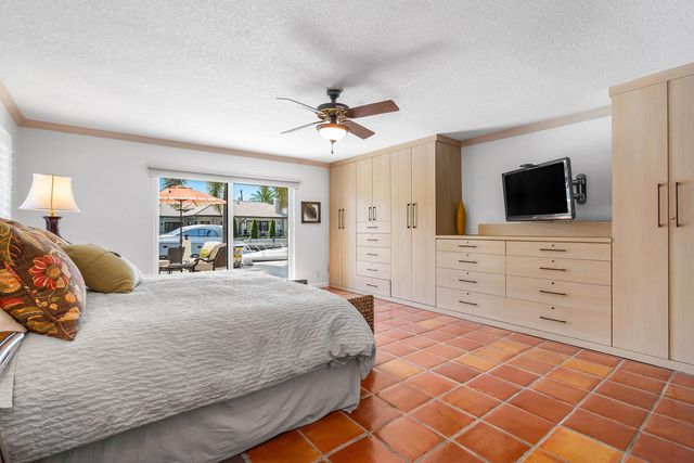 2330 NE 48th Street NE, Lighthouse Point, FL 33064