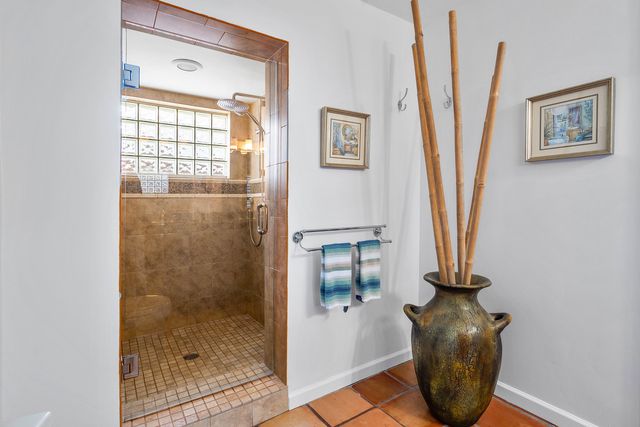 2330 NE 48th Street NE, Lighthouse Point, FL 33064