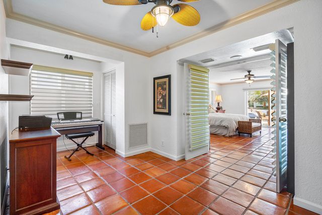 2330 NE 48th Street NE, Lighthouse Point, FL 33064