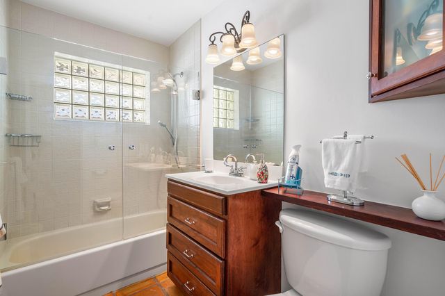 2330 NE 48th Street NE, Lighthouse Point, FL 33064