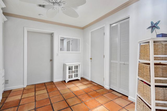 2330 NE 48th Street NE, Lighthouse Point, FL 33064