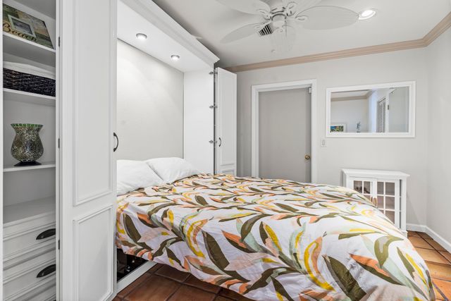 2330 NE 48th Street NE, Lighthouse Point, FL 33064