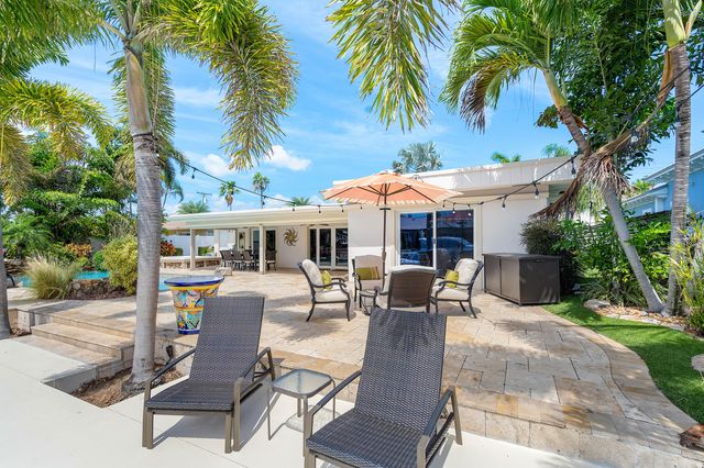 2330 NE 48th Street NE, Lighthouse Point, FL 33064
