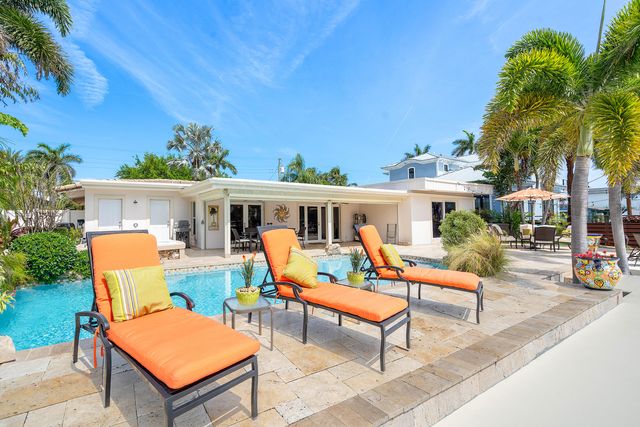 2330 NE 48th Street NE, Lighthouse Point, FL 33064