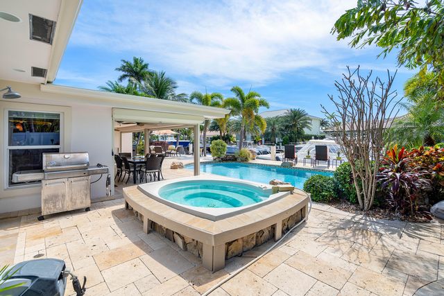 2330 NE 48th Street NE, Lighthouse Point, FL 33064