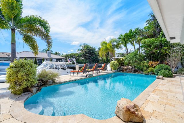 2330 NE 48th Street NE, Lighthouse Point, FL 33064