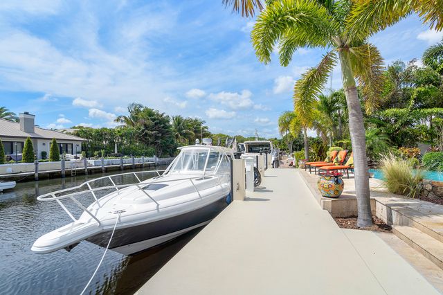 2330 NE 48th Street NE, Lighthouse Point, FL 33064