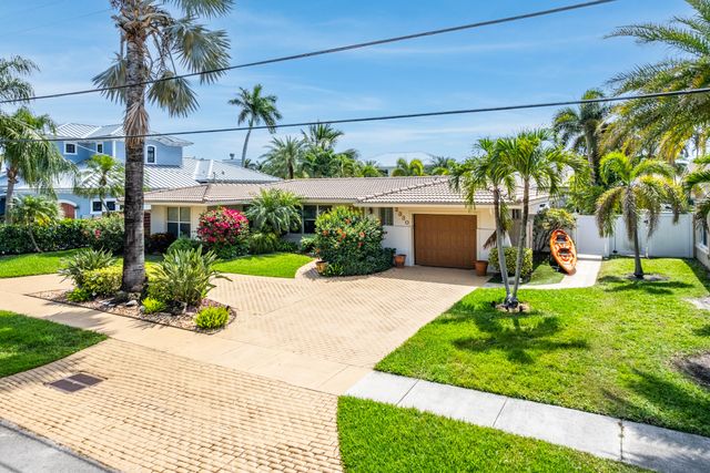 2330 NE 48th Street NE, Lighthouse Point, FL 33064