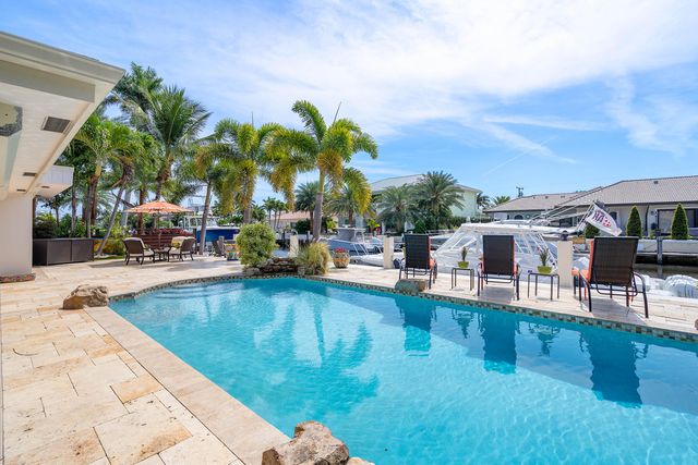 2330 NE 48th Street NE, Lighthouse Point, FL 33064