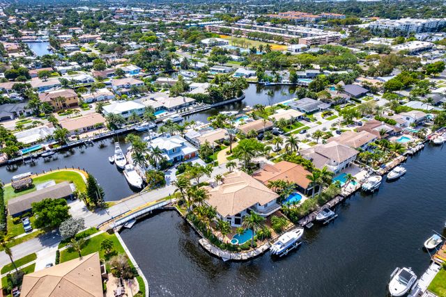 2330 NE 48th Street NE, Lighthouse Point, FL 33064